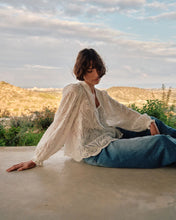 Load image into Gallery viewer, Tazzin Caza Blouse | White