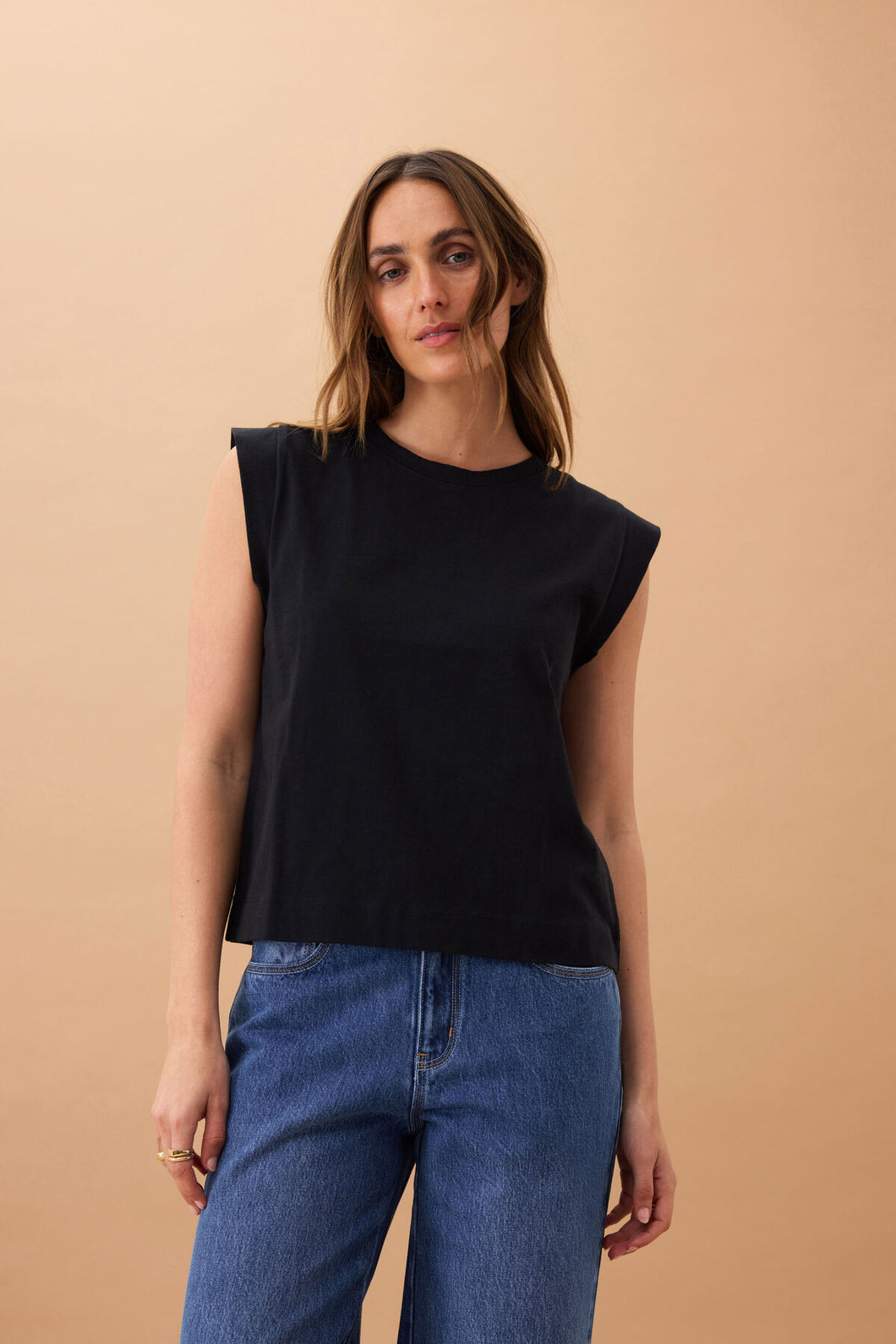 Extended Shoulder Tee | Black
