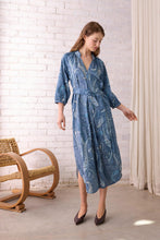 Load image into Gallery viewer, Indie Fleetwood Midi Dress | Denim