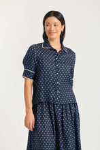 Load image into Gallery viewer, Ruby Ramie Shirt in Navy/Ivory Spot