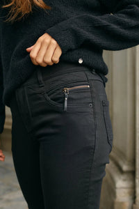 Carla Naomi Deluxe Jeans | Black