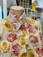 Load image into Gallery viewer, M.A.Dainty Actress Top | Roses