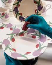 Load image into Gallery viewer, Emma Bridgewater Tulips Border 8 1/2 inch plate