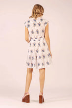 Load image into Gallery viewer, Daisy Boo Spray Linen Mini