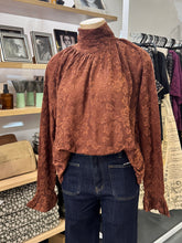 Load image into Gallery viewer, M.A.Dainty Veil Blouse | Cigar