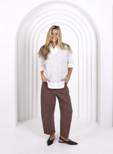 Load image into Gallery viewer, Leo Barrel Jeans | Chocolate