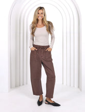 Load image into Gallery viewer, Leo Barrel Jeans | Chocolate
