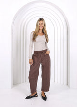 Load image into Gallery viewer, Leo Barrel Jeans | Chocolate