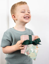 Load image into Gallery viewer, &quot;Merry Christmas Angels&quot; Small Christmas Card