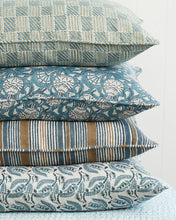 Load image into Gallery viewer, Sikar Walnut Linen Cushion