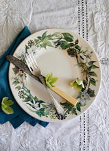 Load image into Gallery viewer, Ivy 10 1/2&quot; Plate