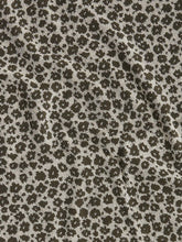 Load image into Gallery viewer, Forget Me Not Cotton Bath Towel l Ivy/Oat