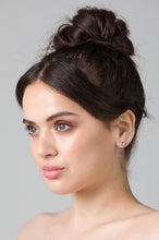 Load image into Gallery viewer, Petite Daisy Earring