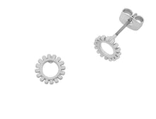 Load image into Gallery viewer, Petite Daisy Earring